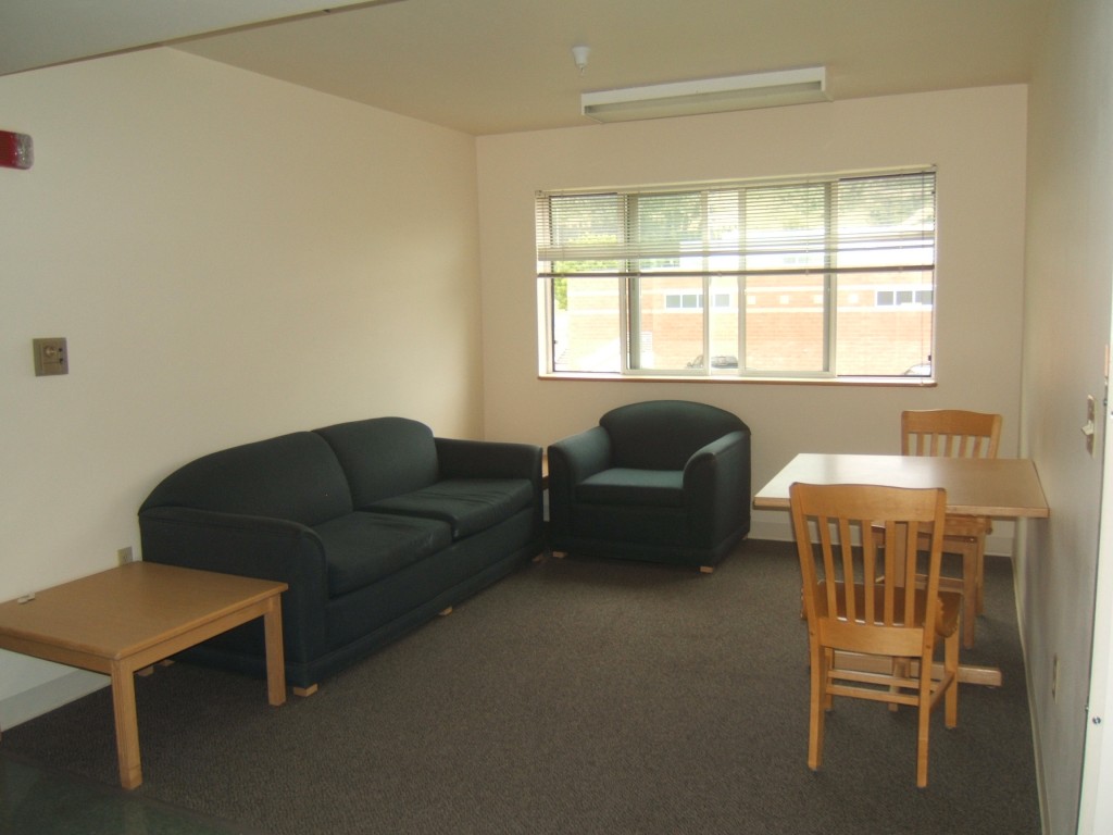 Alikut Hall living room