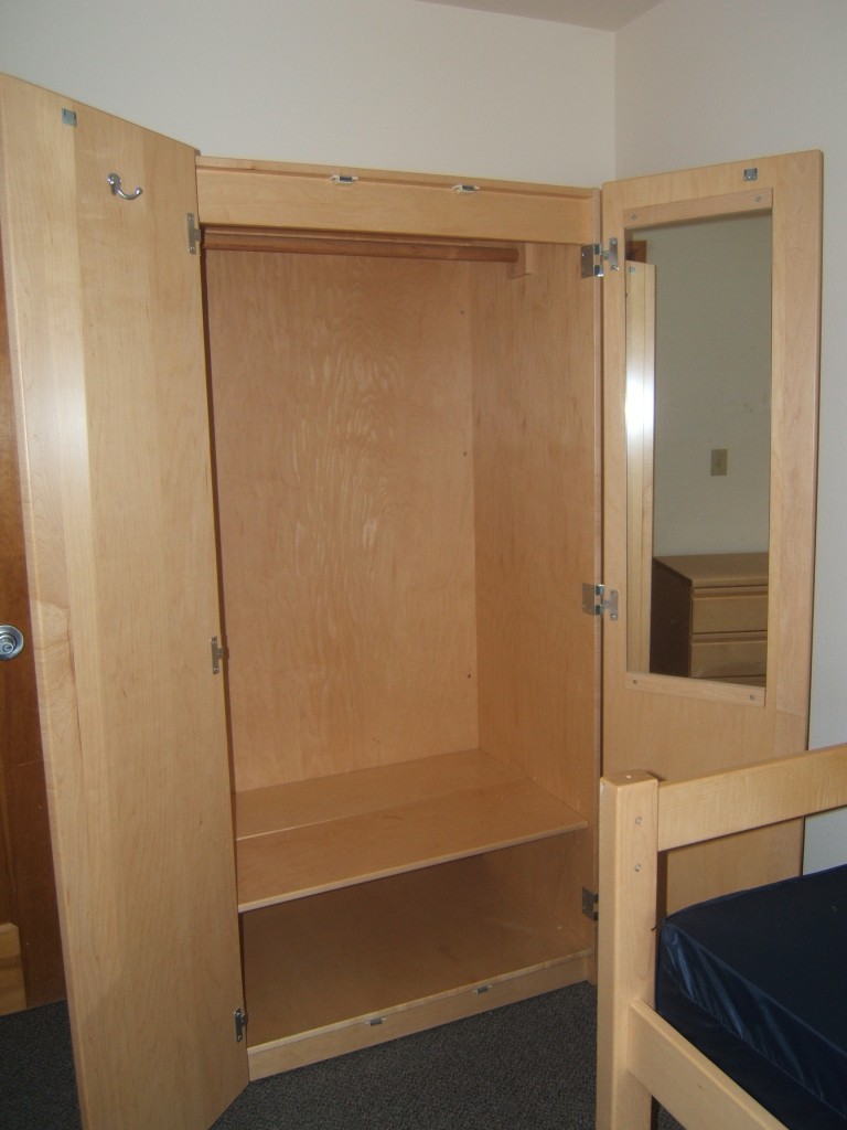 Alikut Hall wardrobe interior