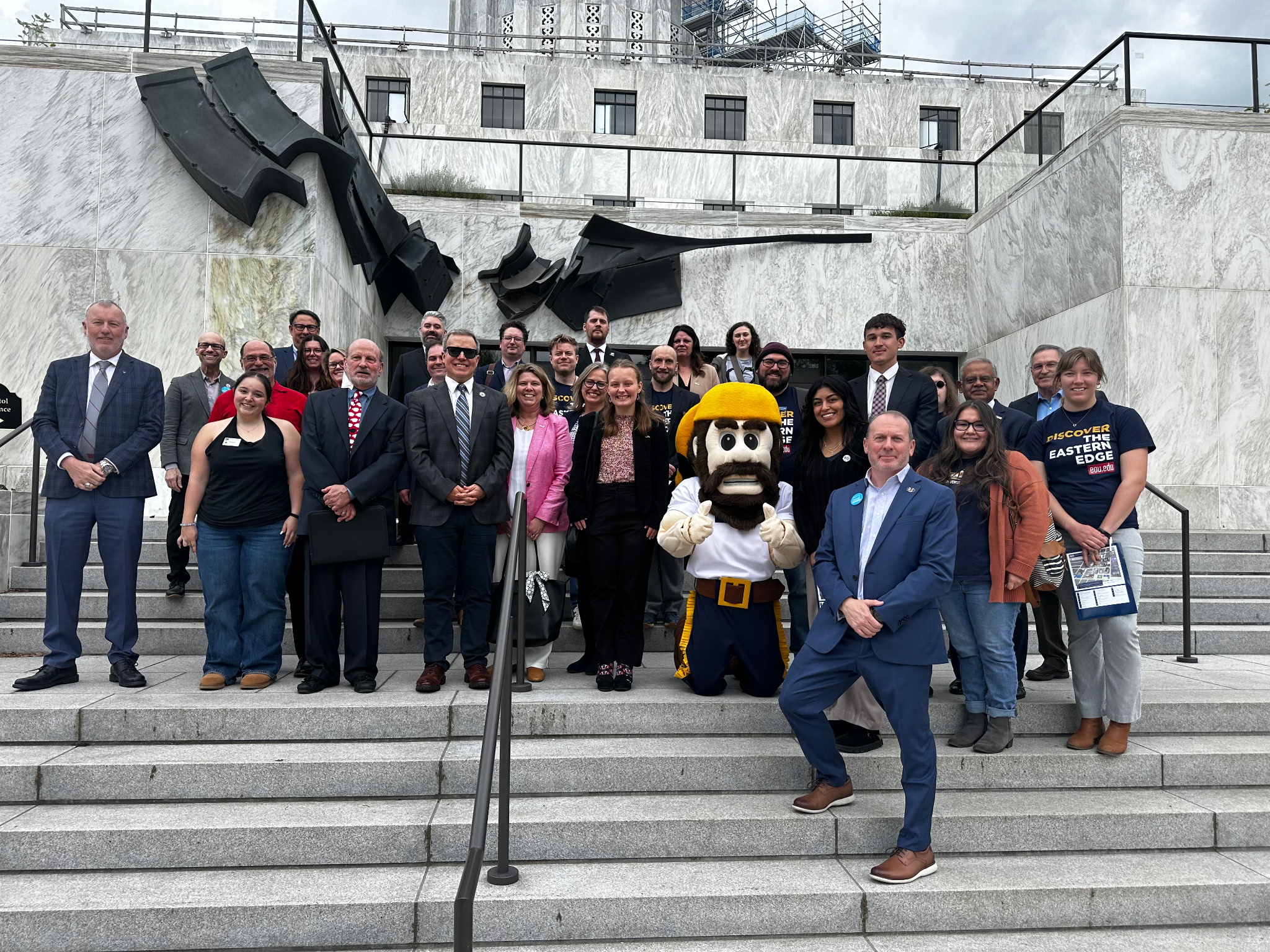 EOU faculty and students standing outside the Oregon state capitol in Salem