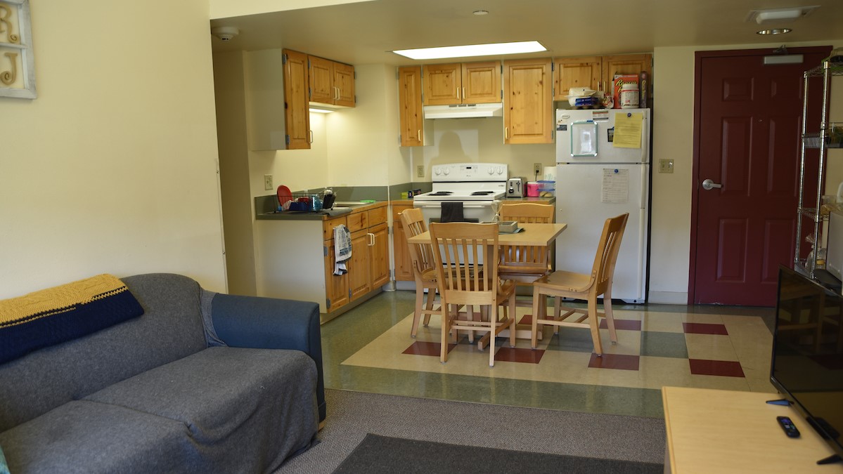 Alikut hall room and Kitchen