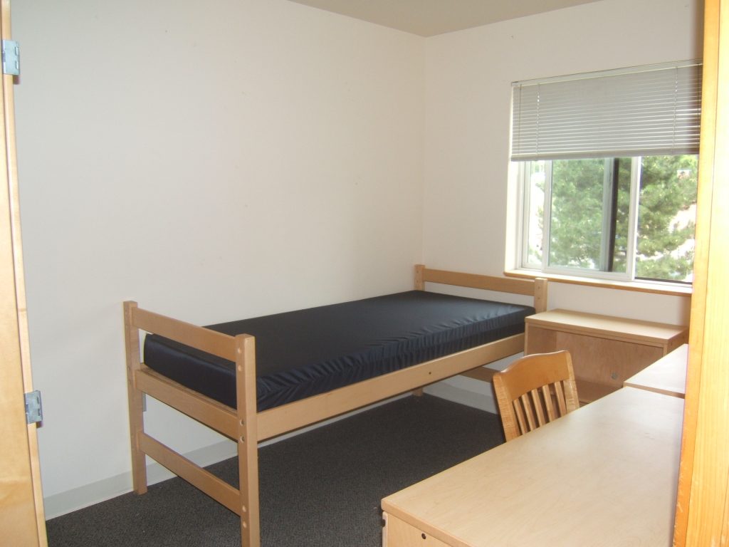 Alikut Hall bedroom