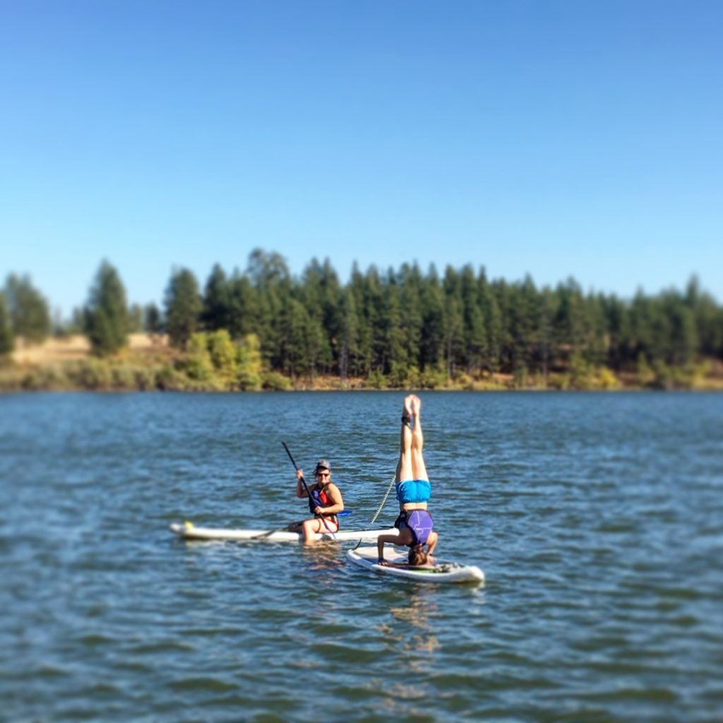 EOU students on paddle boards at Morgan Lake.