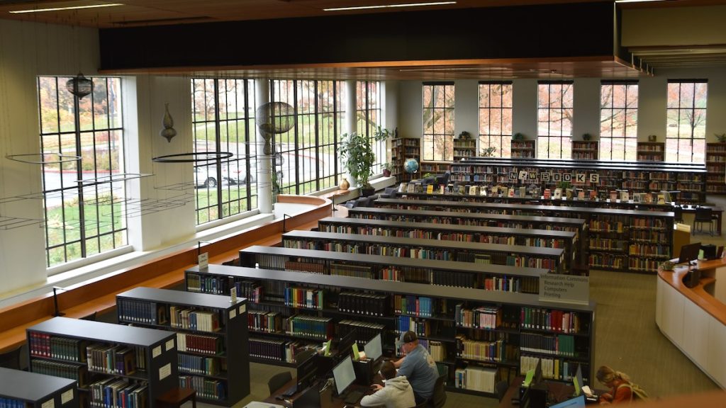Overhead shot of the EOU library, showing the ground floor and all its rows of bookshelves