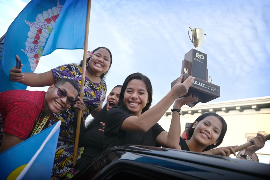EOU Students posing with a trophy