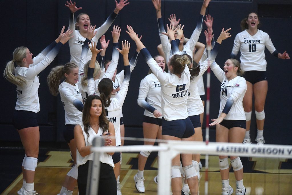 EOU Volleyball team celebrating